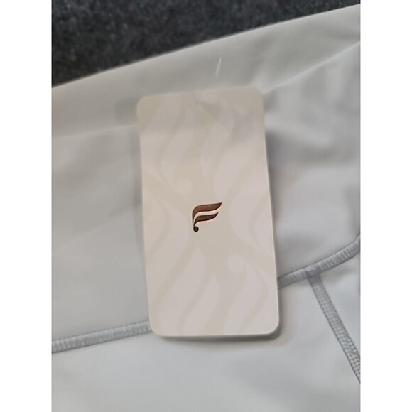 NWT Fabletics On The Go High Waisted Capri Leggings Womens XL Breathable Yoga - Picture 9 of 9